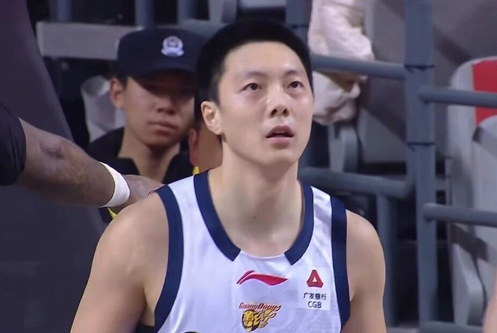 广东男篮生死战双塔爆发胡明轩萨林杰助阵